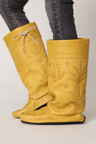 Manitobah Gatherer Mukluk - Mustard 9 mukluks