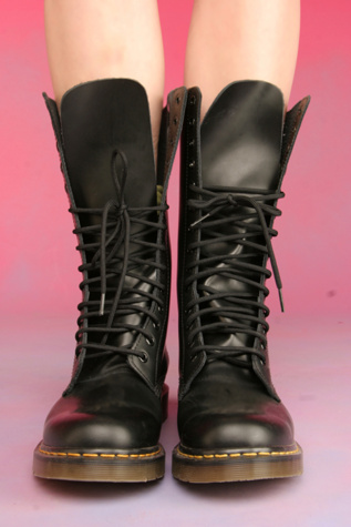 14 Eye Lace up Boot