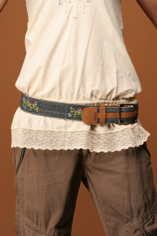 Ditsy Embroidered Flower Belt