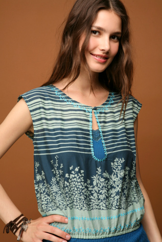 Climbing Vines Keyhole Top