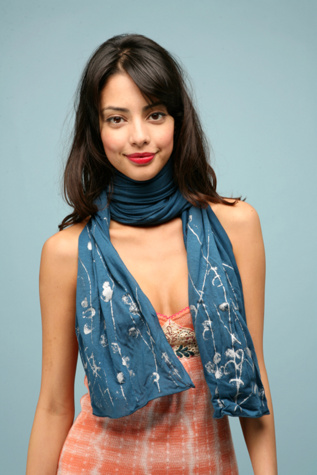 Thumb-Body Loves Me Scarf