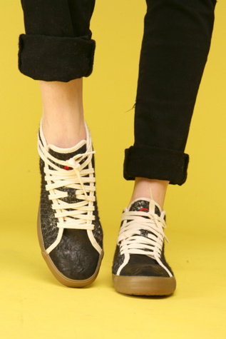 Buffalo Midtop Sneaker