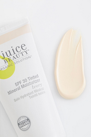 Free People - Spf Tinted Moisturizer
