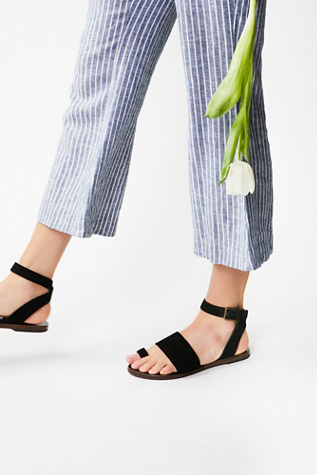 FP Collection - Torrence Flat Sandal
