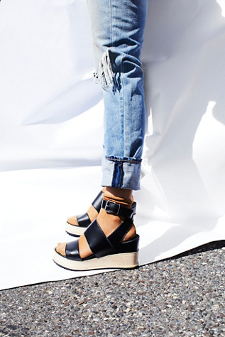 Faryl Robin - Vegan Dorian Wedge