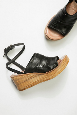 Niall Wedge by A.S. 98