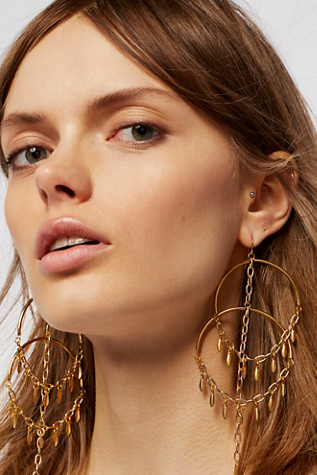 Vanessa Mooney - Cannes Fringe Hoops