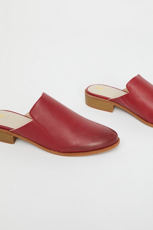 bc footwear austin flat