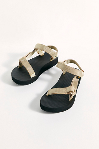 Teva Sandales Universelles De Forme Moyenne  In Metallic Champagne