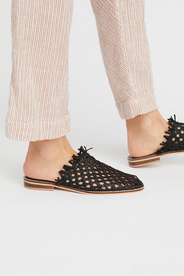 Loving these Woven Flats 