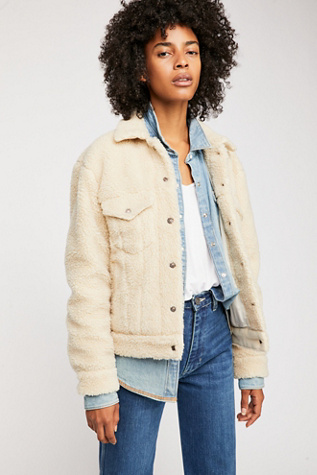 levi's cream sherpa trucker jacket