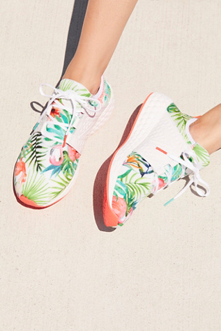Loving these tropical print sneakers