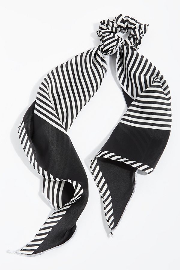 Slide View 2: Autumn Scarf Pony