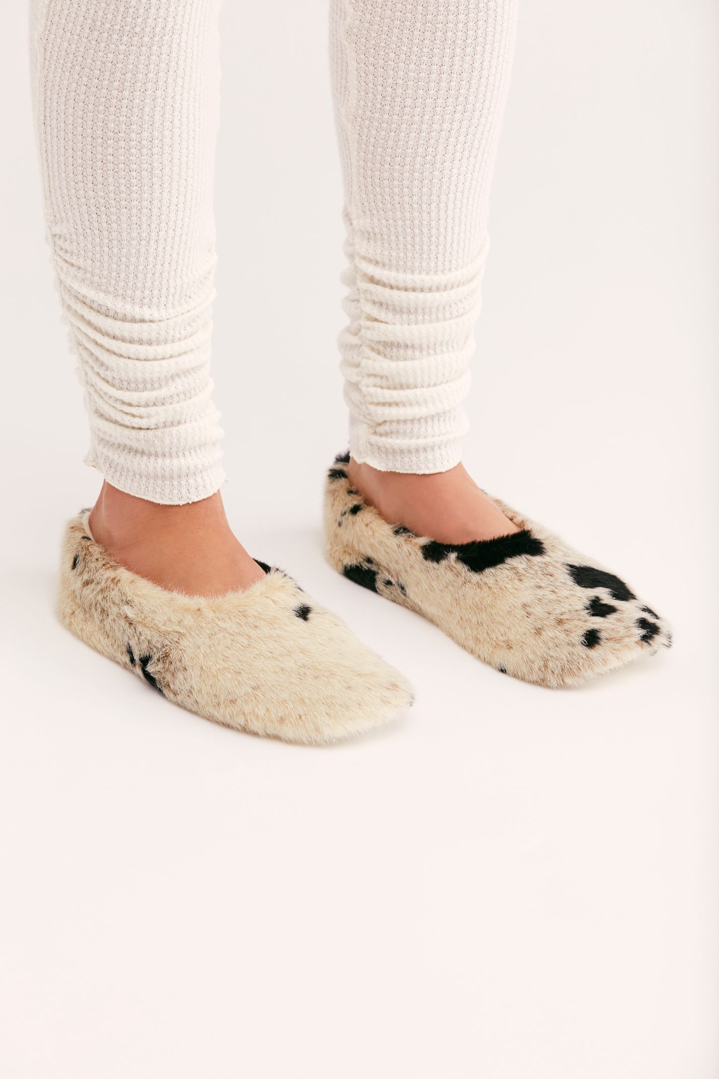 Slide View 2: Moo Slipper
