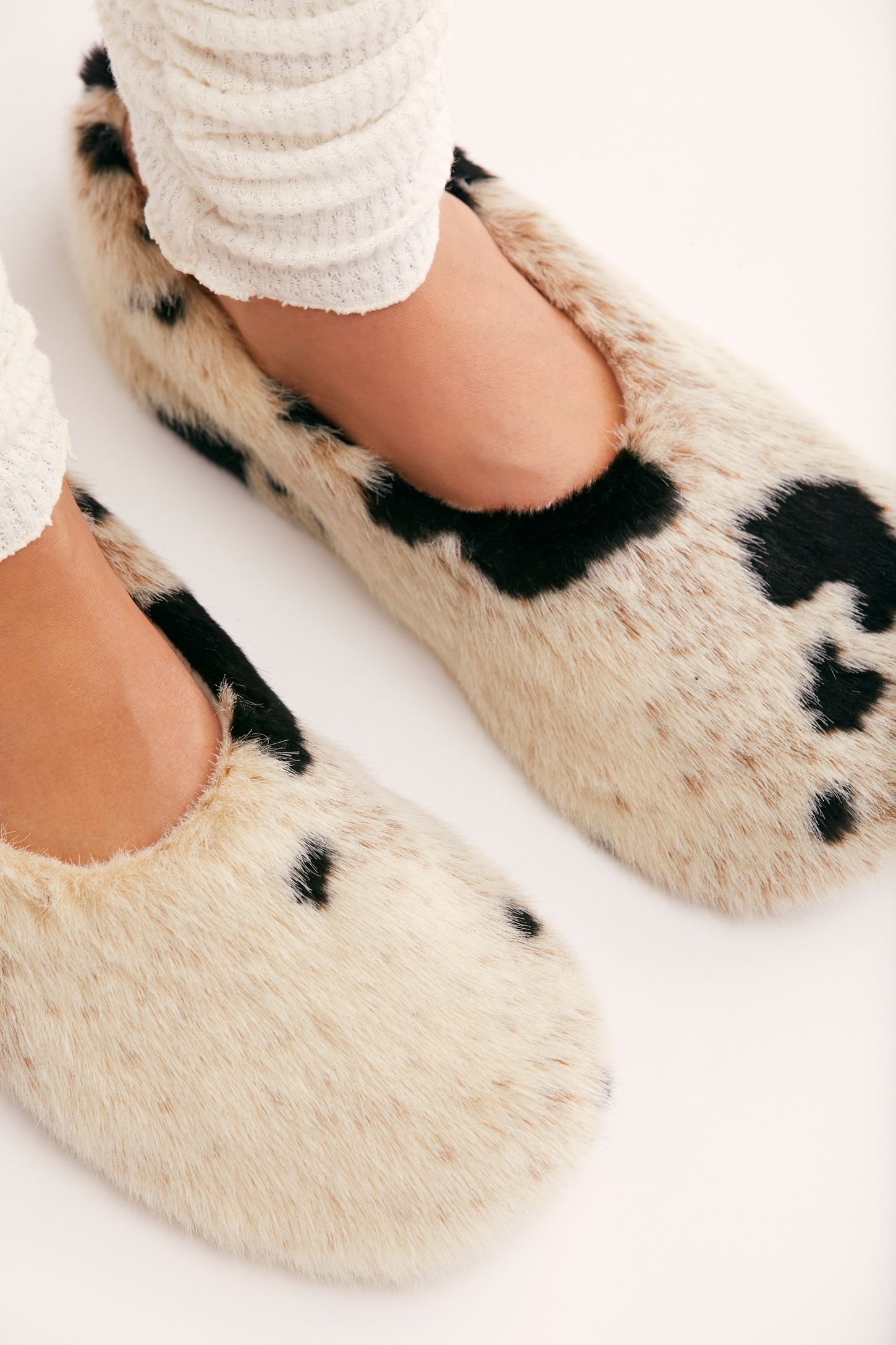 Slide View 3: Moo Slipper