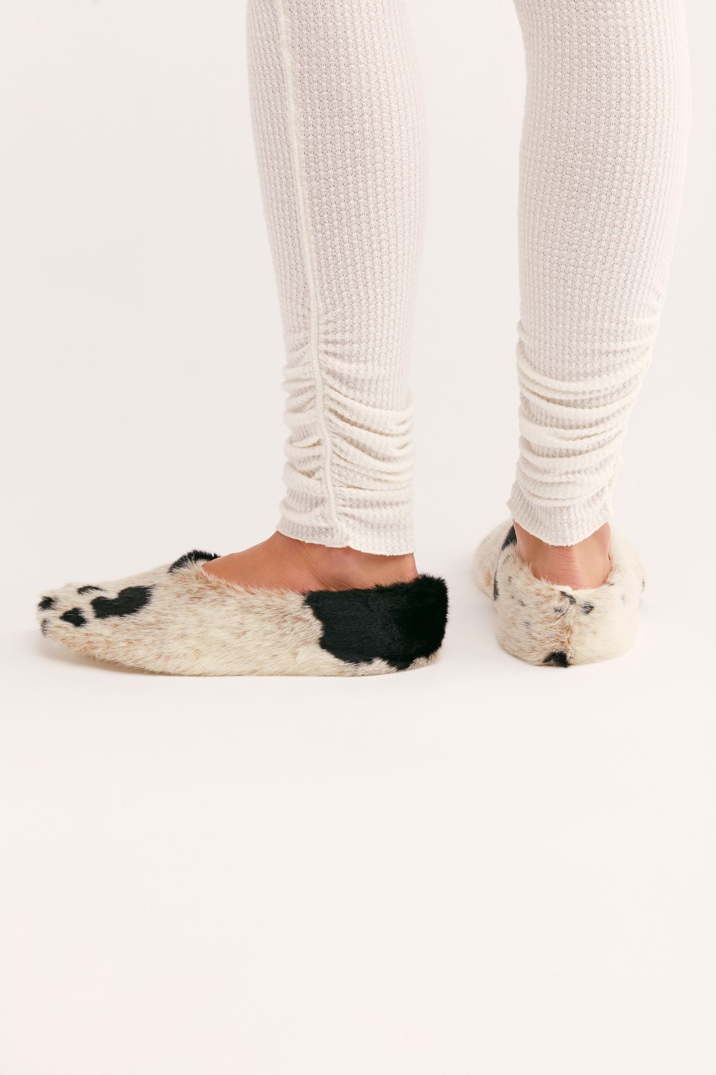 Slide View 4: Moo Slipper