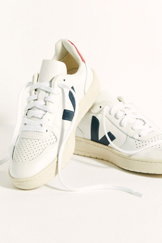 Veja V-10 Sneakers In Extra White / Nautico Pekin